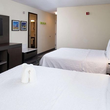 Hampton Inn Greensboro Airport Exterior foto