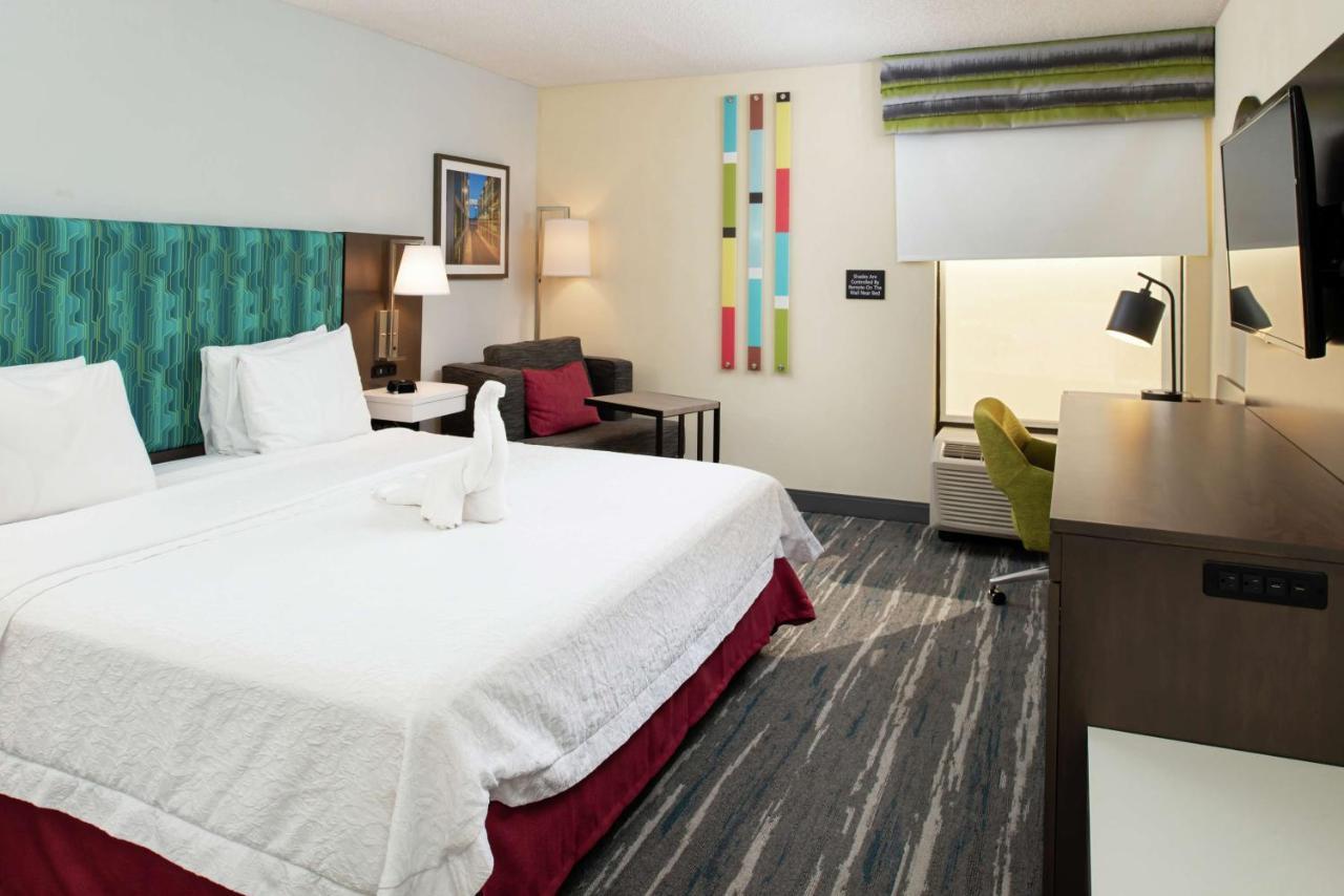 Hampton Inn Greensboro Airport Exterior foto